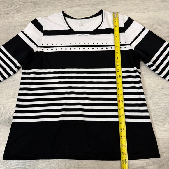 Alia Petite Black and White Striped 3/4 Sleeve Scoopneck Shirt - Picture 9 of 16